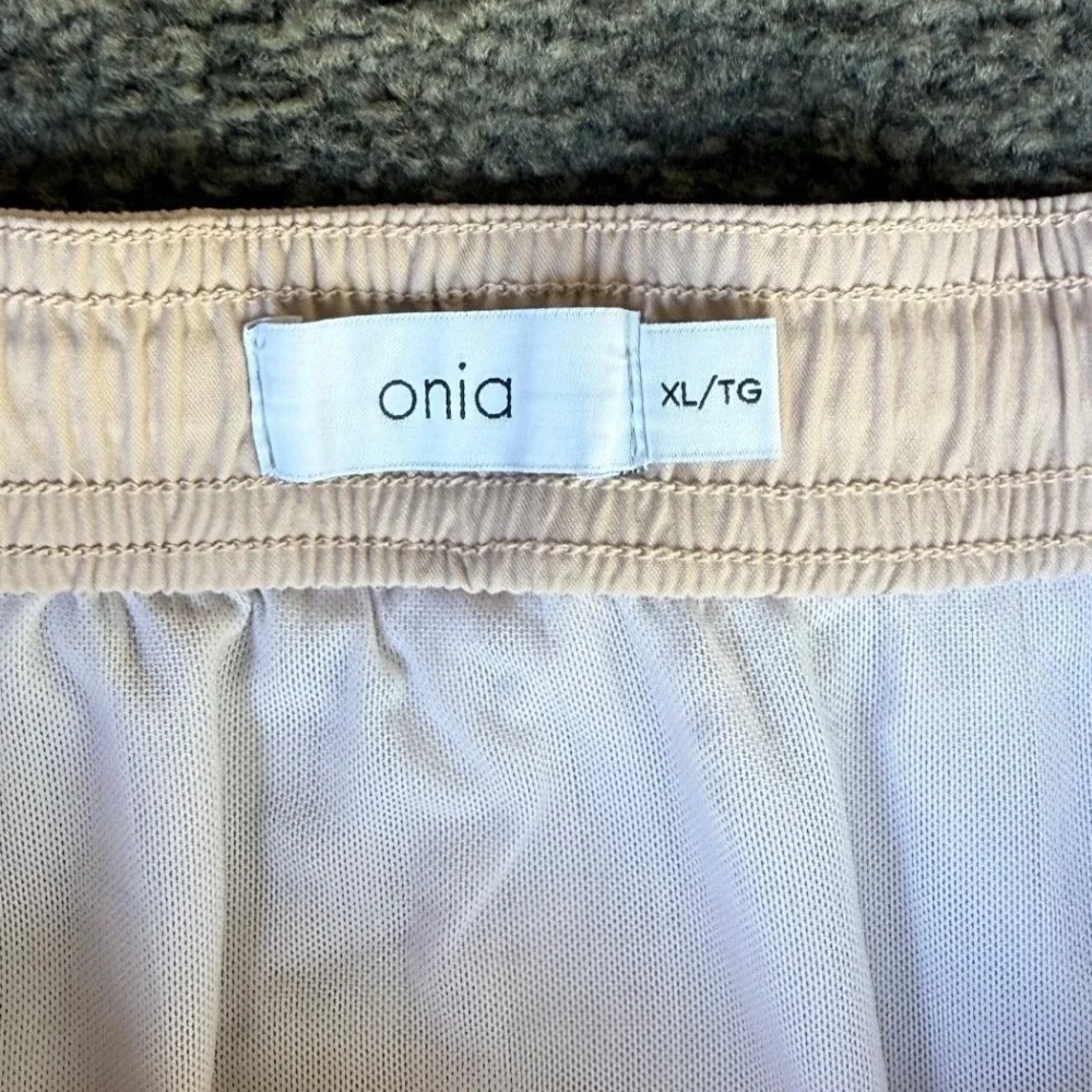 Onia Charles 7 Inch Swim Trunks Mens XL Beige Tan Nylon Stretch Mesh Lined XL/TG